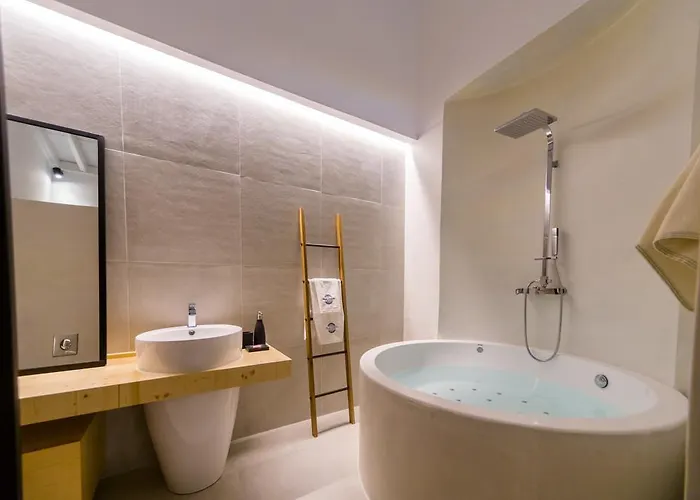 Myrto * לינדוס