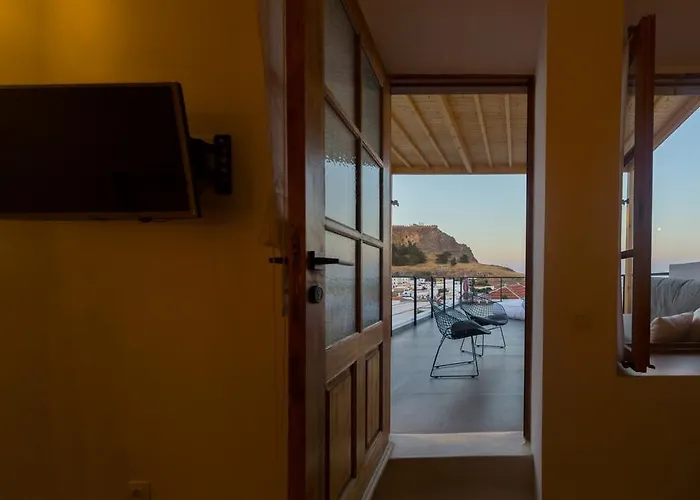 Myrto * לינדוס